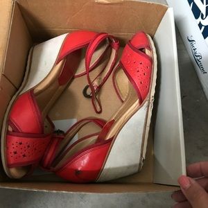 Frye Sandals 7.5 in great used condition